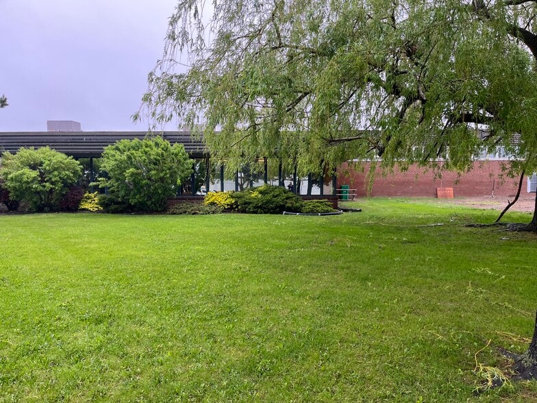 913 Brock Rd, Pickering, ON for lease - Building Photo - Image 3 of 17