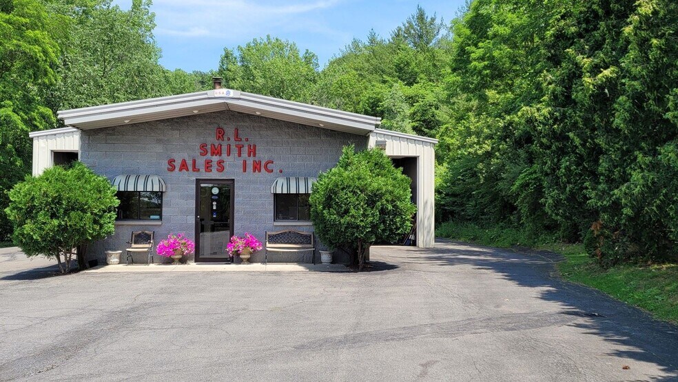 466 Hays Rd, Rensselaer, NY for sale - Building Photo - Image 1 of 1