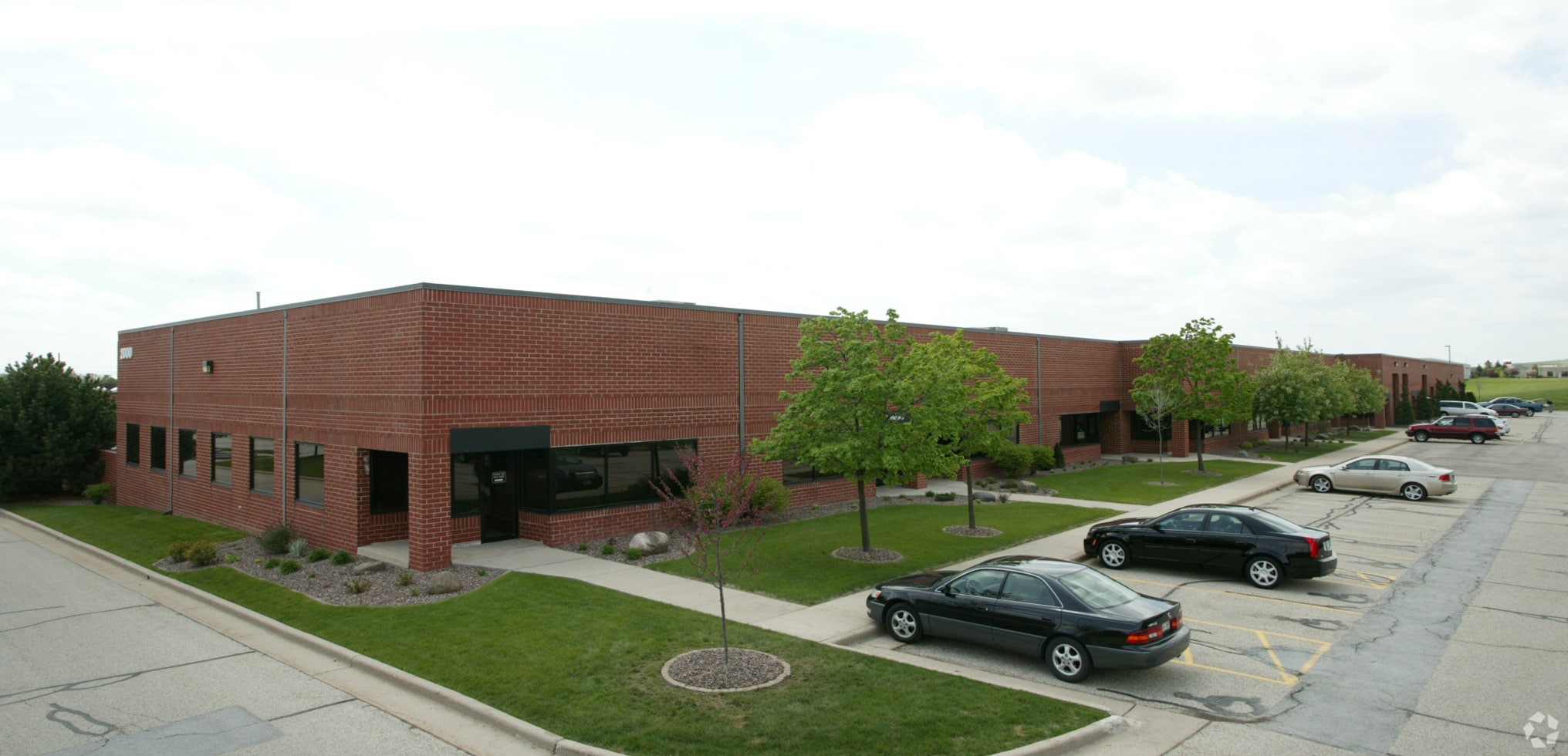 2000 Pewaukee Rd, Waukesha, WI for lease Primary Photo- Image 1 of 3