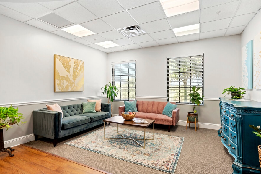 9681 Gladiolus Dr, Fort Myers, FL for lease - Lobby - Image 1 of 19