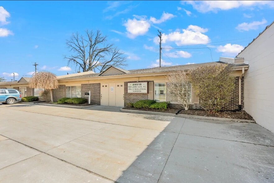 28018-28050 Harper Ave, Saint Clair Shores, MI for sale - Building Photo - Image 2 of 12