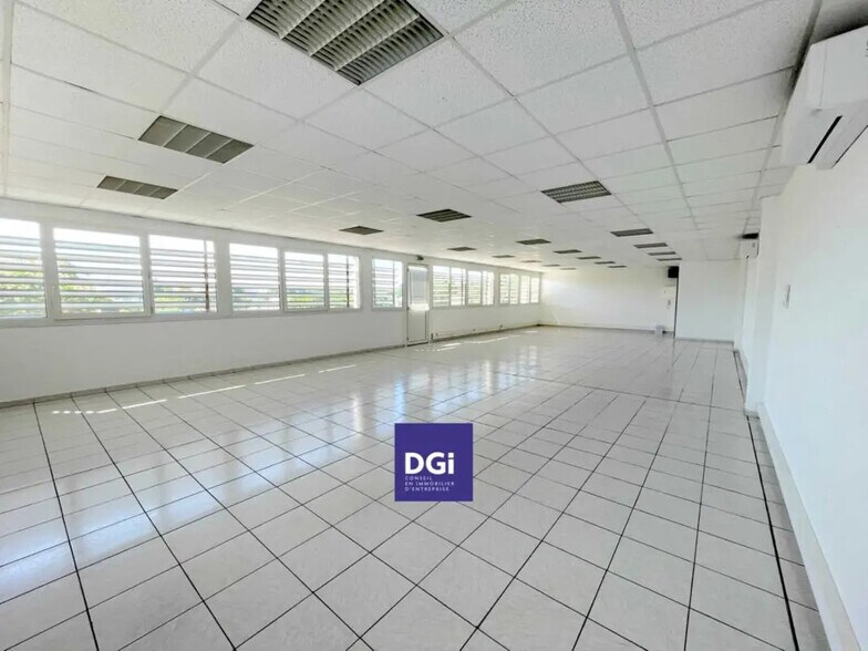 Office in Nîmes for lease - Interior Photo - Image 1 of 3