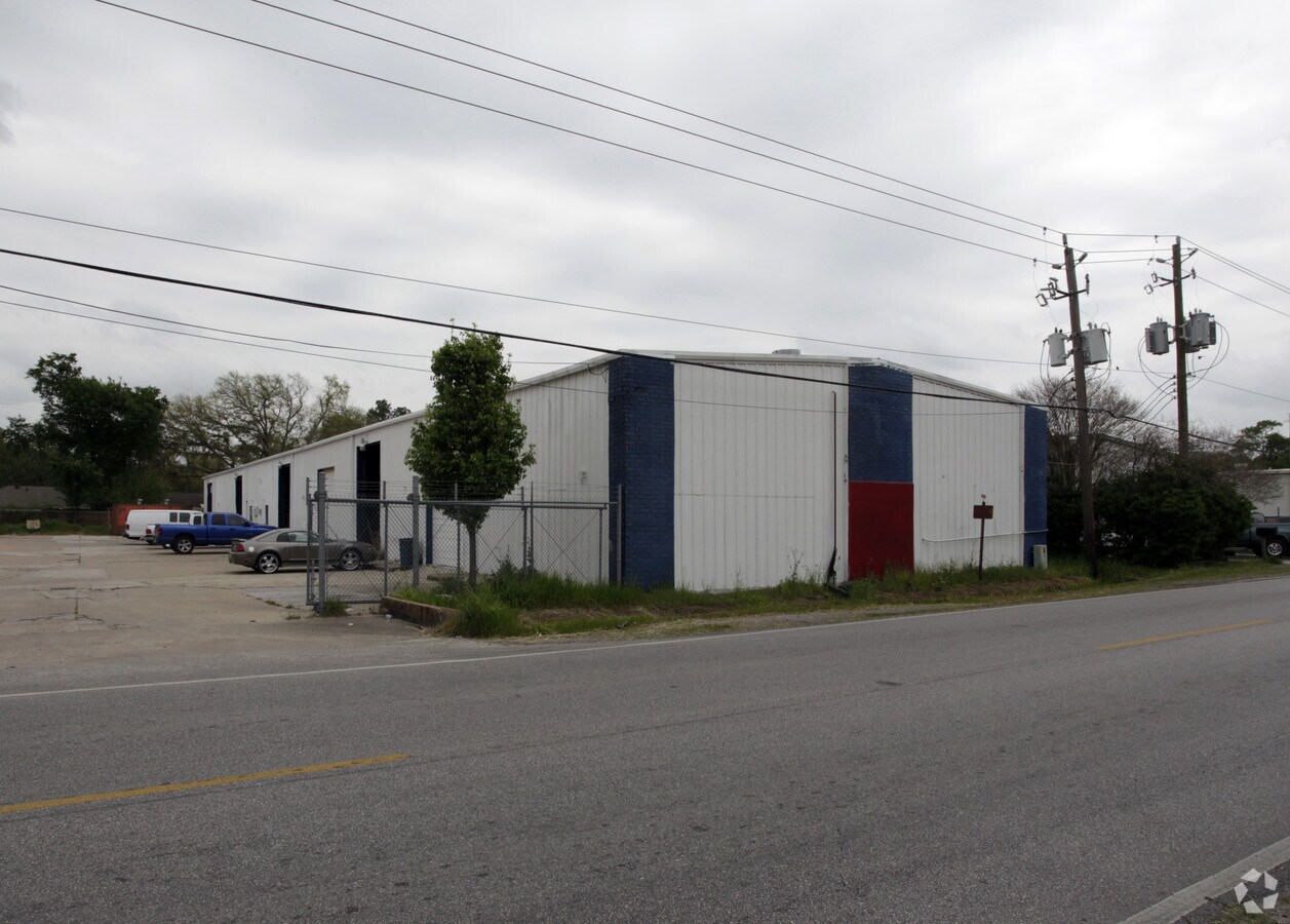 9028 Sweetwater Blvd, Houston, TX 77037