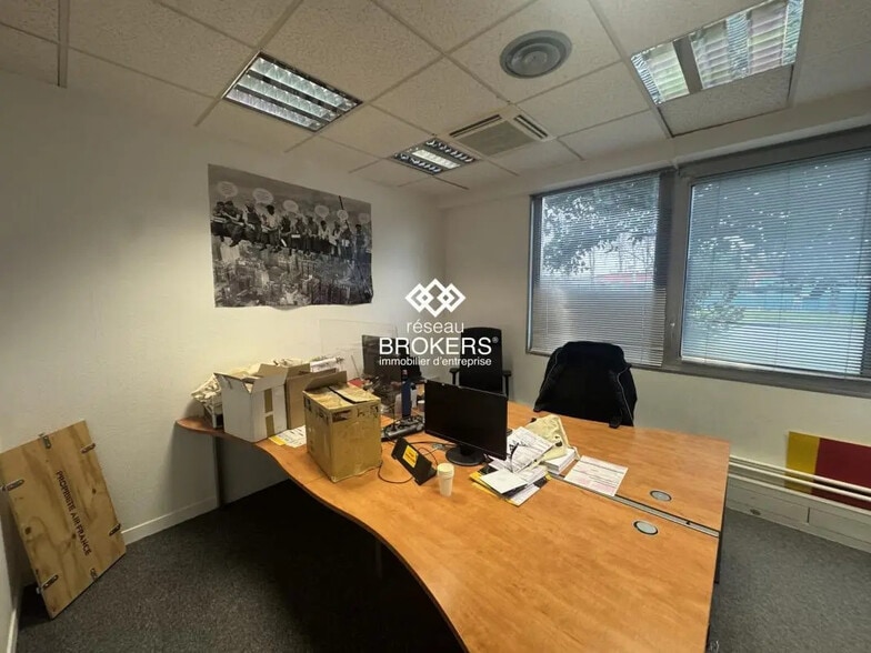 Office in La Courneuve for lease - Interior Photo - Image 2 of 4
