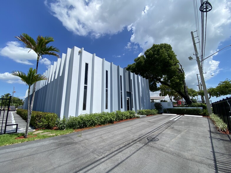 2351 N Dixie Hwy, Pompano Beach, FL for lease - Building Photo - Image 3 of 10