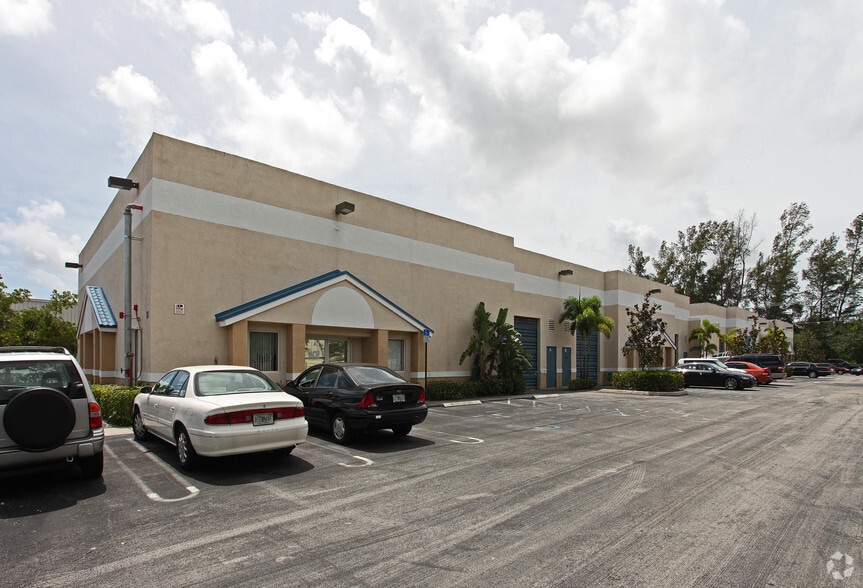 160 Commerce Rd, Boynton Beach, FL for lease - Building Photo - Image 3 of 5