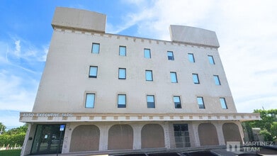 4350 W Hallandale Beach Blvd, Pembroke Park, FL for lease Building Photo- Image 1 of 10