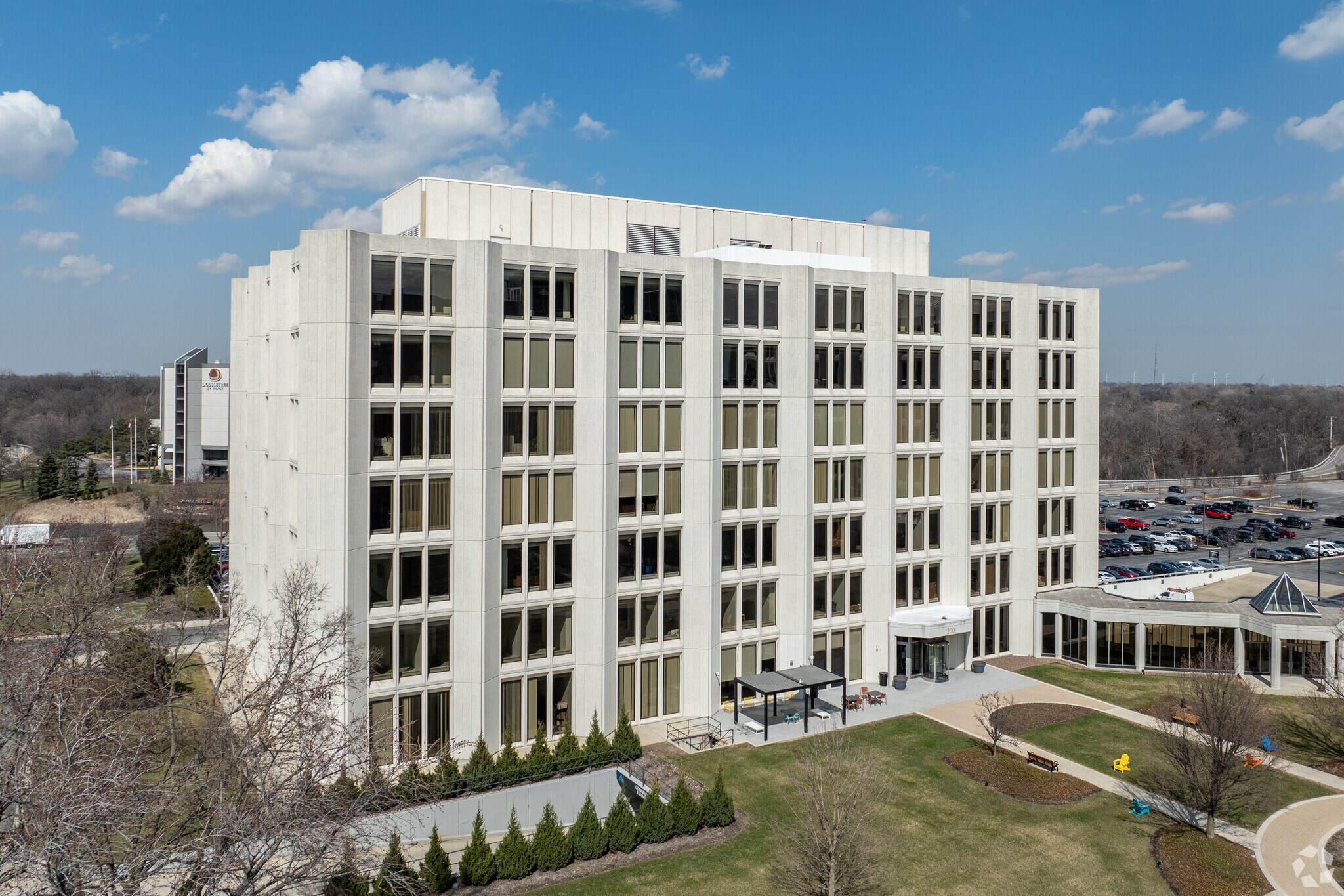 2001 Spring Rd, Oak Brook, IL for lease Primary Photo- Image 1 of 6