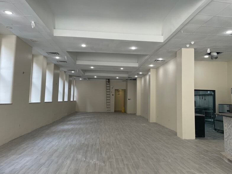 24-26 E Sixth St, Cincinnati, OH for sale - Building Photo - Image 2 of 8