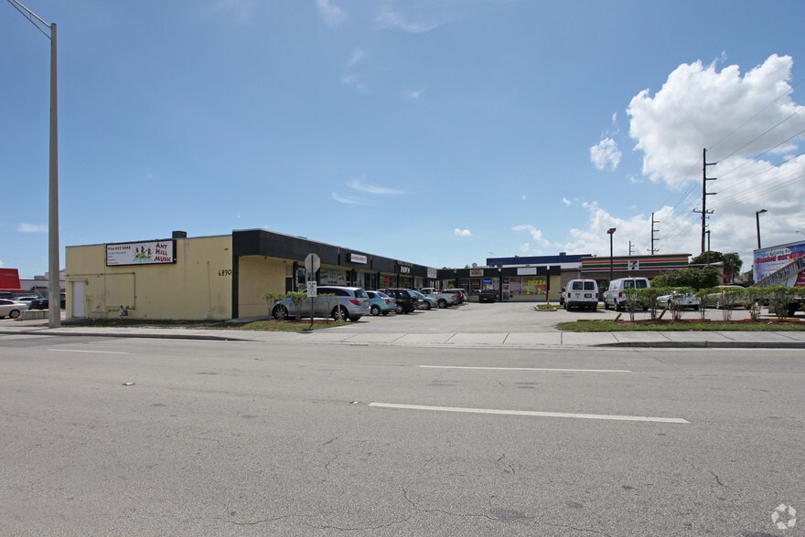 6890 N Powerline Rd, Pompano Beach, FL for lease - Building Photo - Image 1 of 5