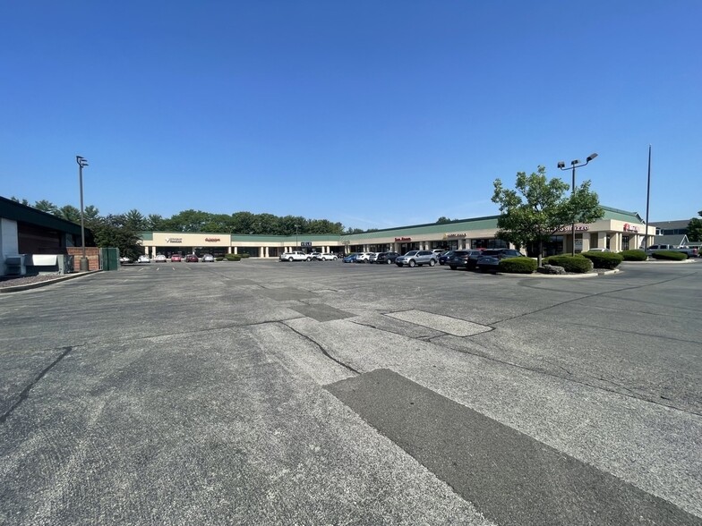 3201 W Iles Ave, Springfield, IL for lease - Building Photo - Image 2 of 8