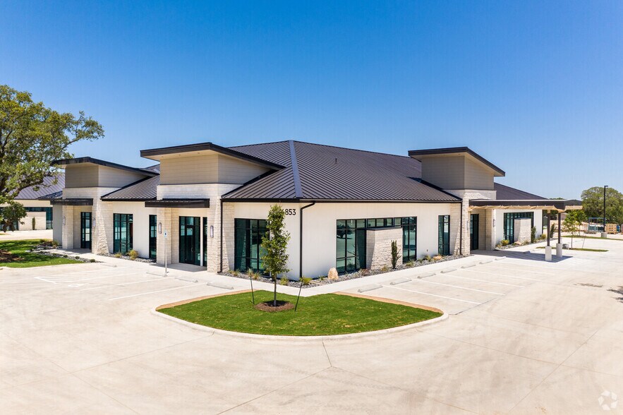 4859 Williams Dr, Georgetown, TX for sale - Building Photo - Image 1 of 1