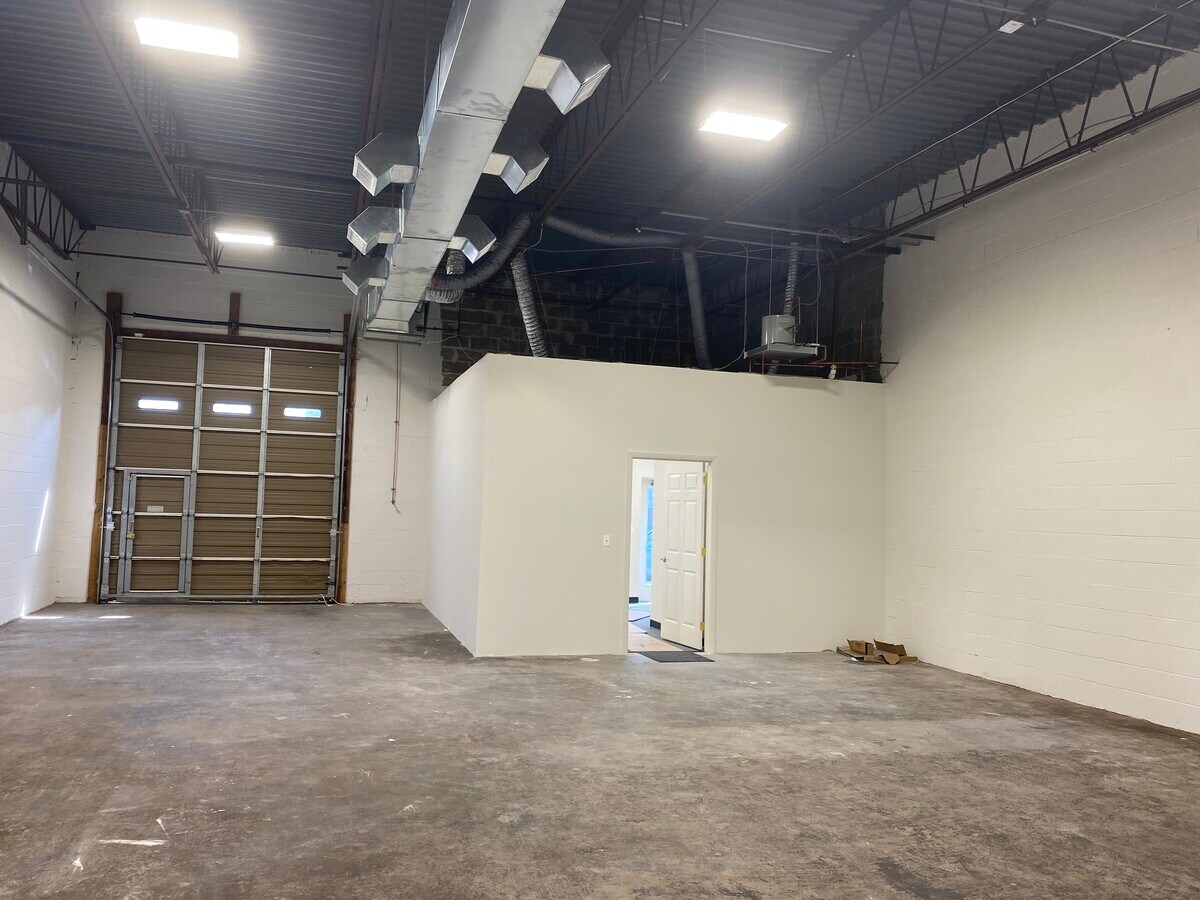 1330 Lincoln Ave, Holbrook, NY 11741