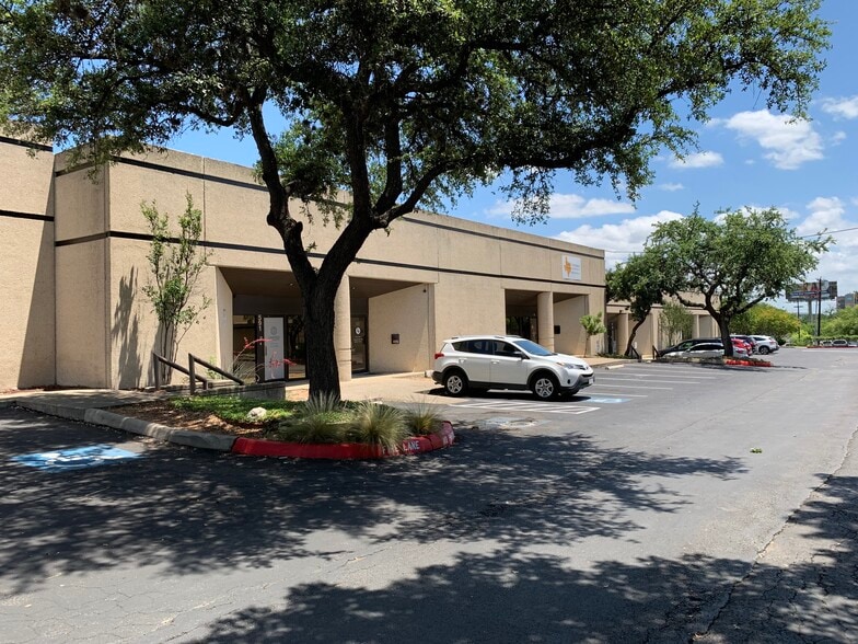 459-599 Spencer Ln, San Antonio, TX for lease - Building Photo - Image 2 of 11