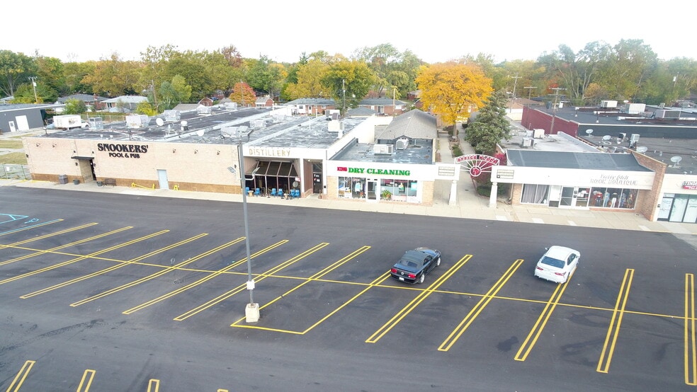 27500 Schoolcraft Rd, Livonia, MI for lease - Building Photo - Image 3 of 5