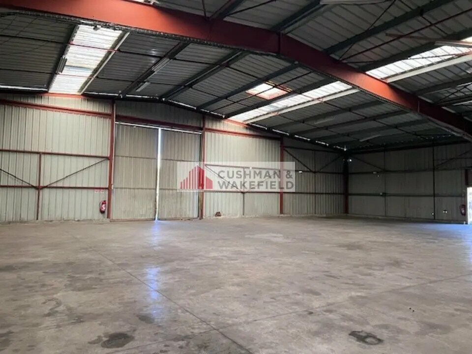 Flex in Nîmes for lease Building Photo- Image 1 of 4