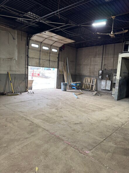 49 W Front St, Bridgeport, PA for lease - Building Photo - Image 3 of 8