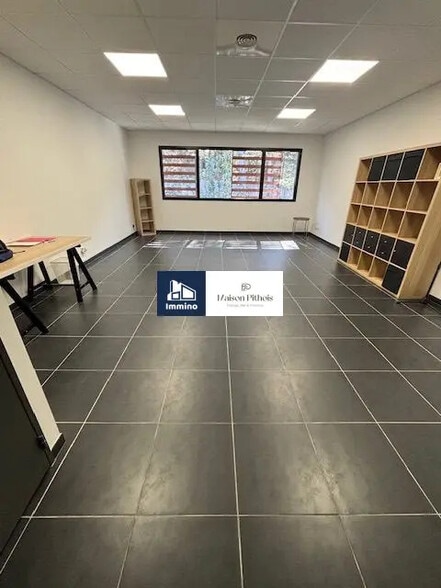 Office in Le Pradet for sale - Interior Photo - Image 1 of 5
