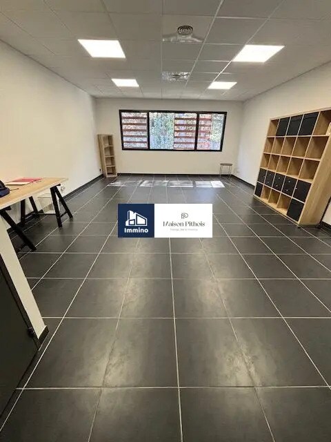 Office in Le Pradet for sale Interior Photo- Image 1 of 6