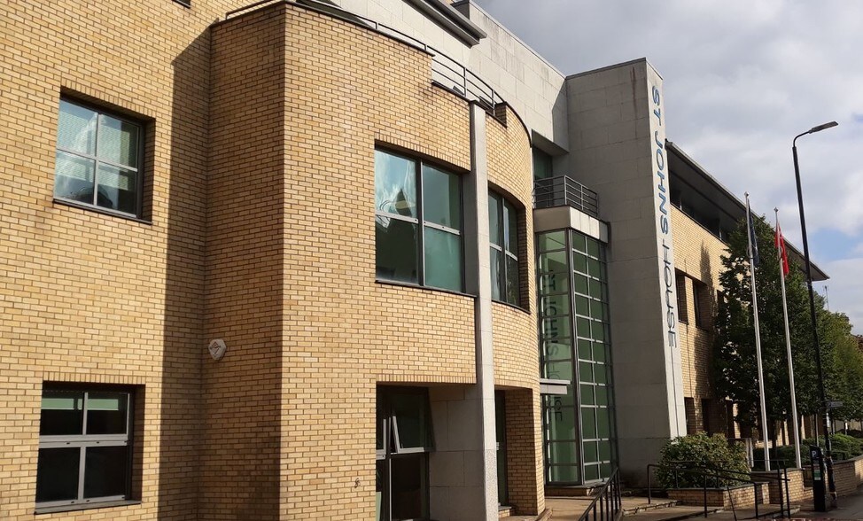 Barrington Rd, Altrincham, CHS WA14 1JT