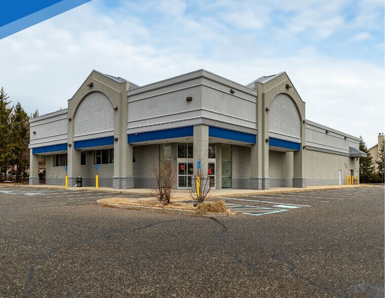 577 Larkfield Rd, East Northport, NY for sale - Building Photo - Image 1 of 1