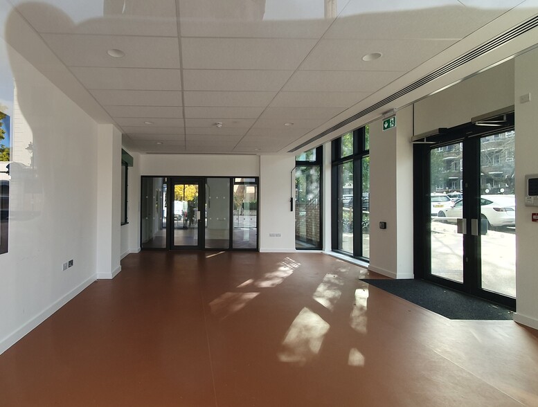 1 Maitland Park Rd, London for lease - Interior Photo - Image 3 of 4