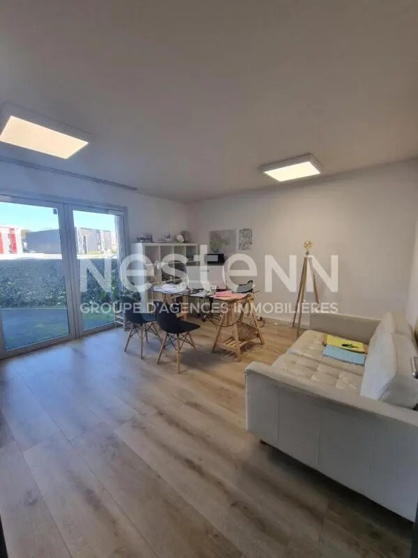 Retail in Vannes for lease Building Photo- Image 1 of 5