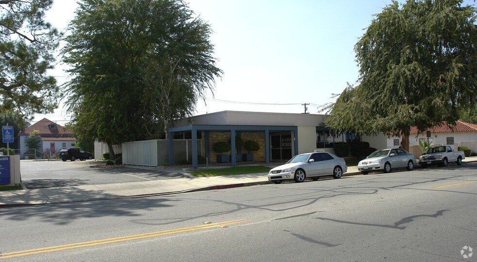 1921 18th St, Bakersfield, CA for sale - Primary Photo - Image 1 of 1
