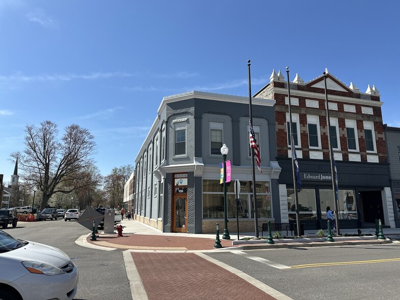 156 E Main Ave, Zeeland, MI for lease - Building Photo - Image 2 of 4