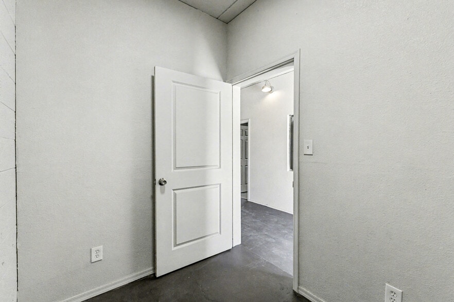 1417-1421 E Washington St, Phoenix, AZ for lease - Building Photo - Image 3 of 34