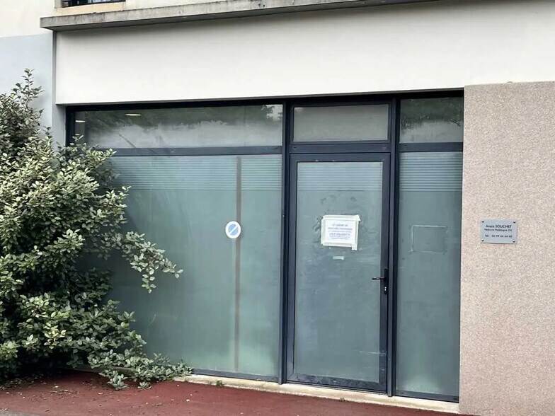 Office in La Chapelle-des-Fougeretz for lease - Building Photo - Image 2 of 5