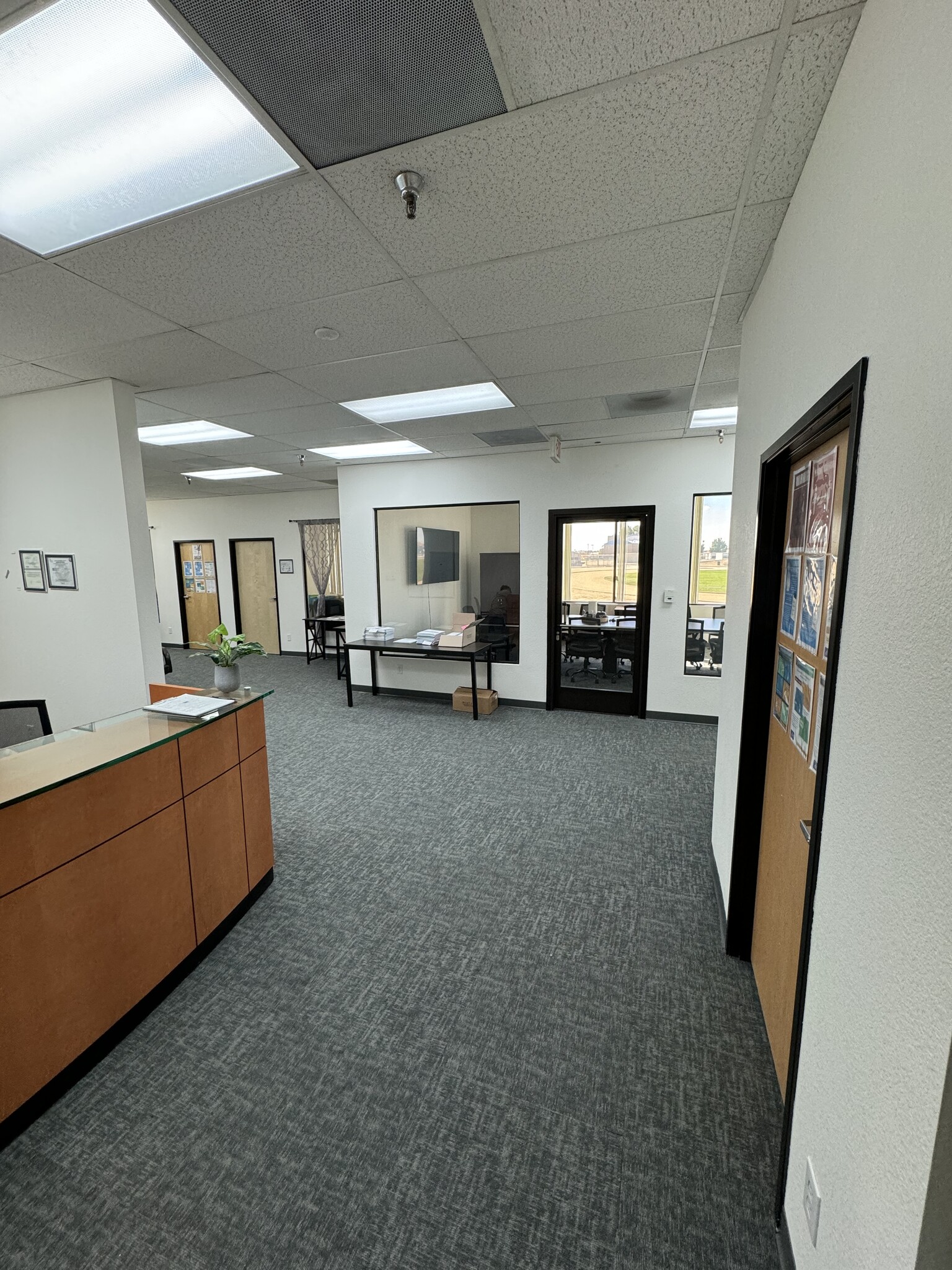 12530 Hesperia Rd, Victorville, CA for lease Interior Photo- Image 1 of 3