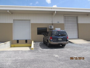 5146-5283 Le Tourneau Cir, Tampa, FL for lease Building Photo- Image 1 of 4