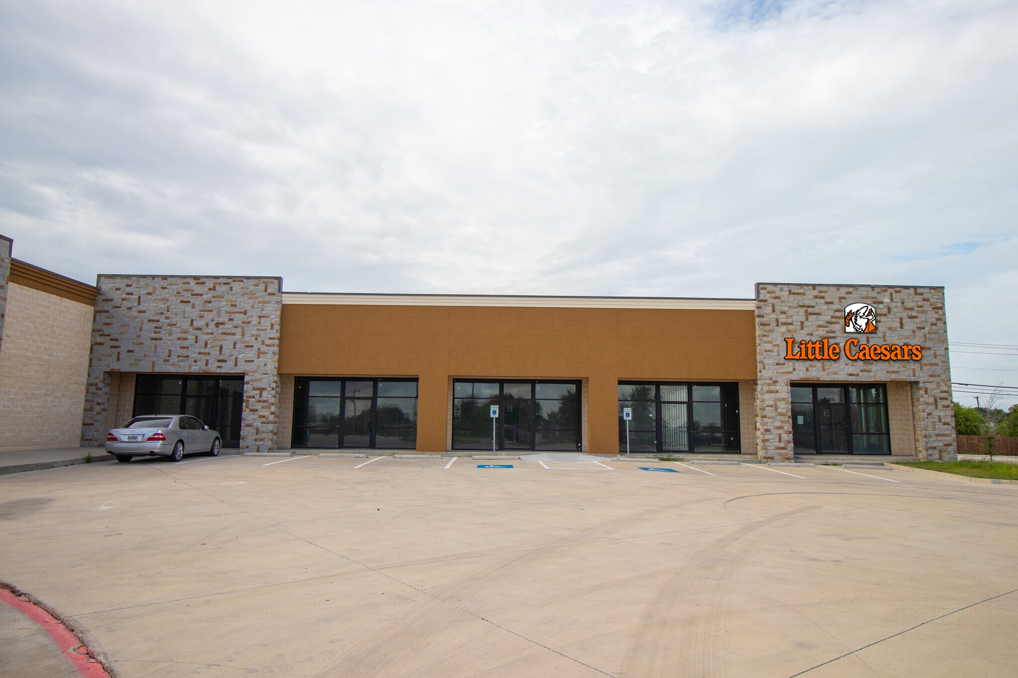 710 E Sublett Rd, Arlington, TX 76018 Sublett Road Plaza