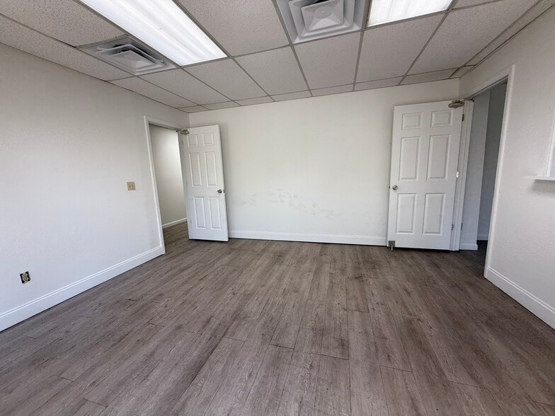 10751 N 75th St, Largo, FL for sale - Interior Photo - Image 3 of 8