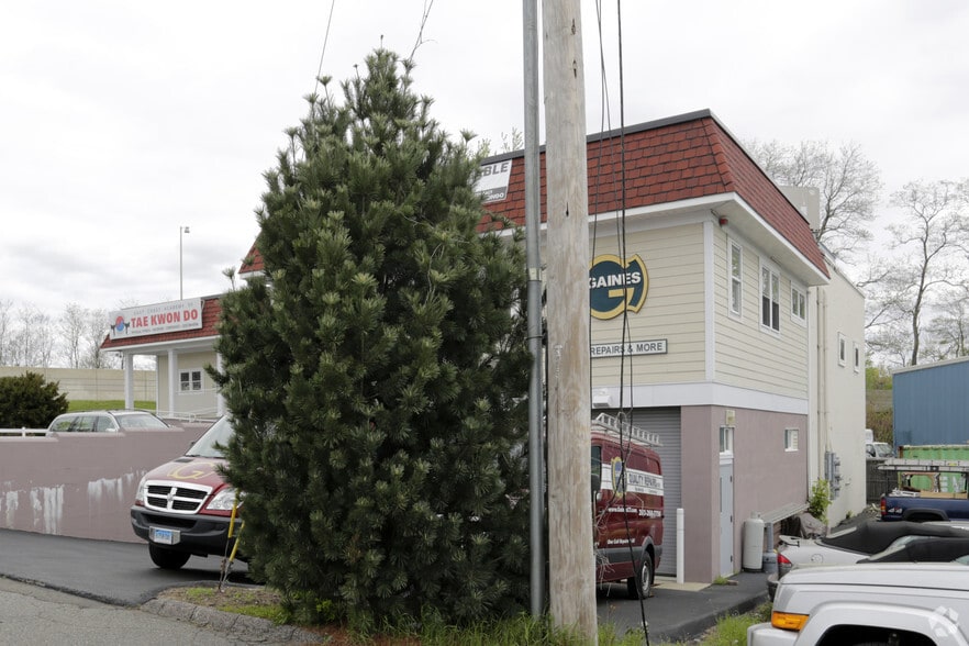 32 Berwick Ct, Fairfield, CT for lease - Building Photo - Image 2 of 9