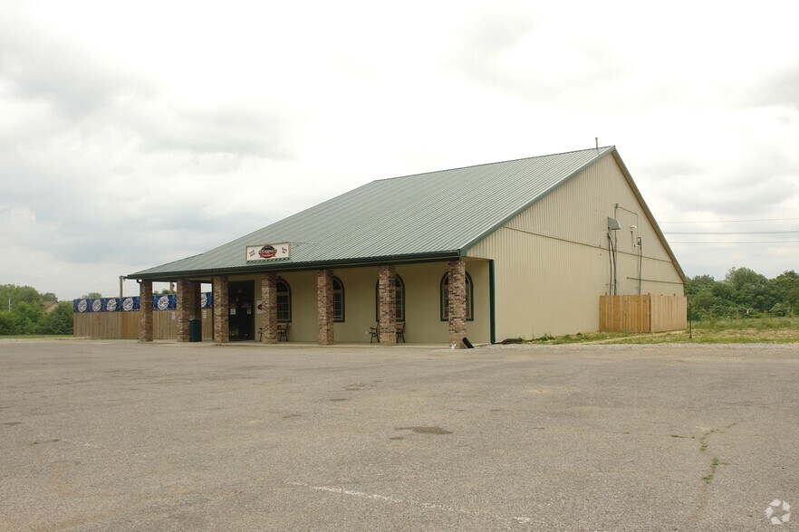 1206 E Main St, Boonville, IN for sale - Primary Photo - Image 1 of 1