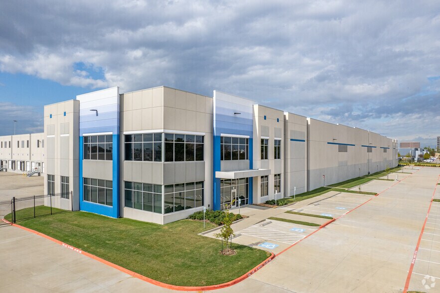30 Esplanade Blvd, Houston, TX for sale - Primary Photo - Image 1 of 1