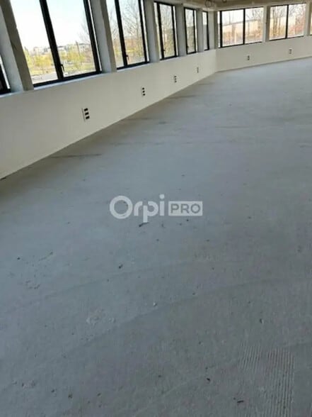 Office in Bezannes for sale - Interior Photo - Image 2 of 10