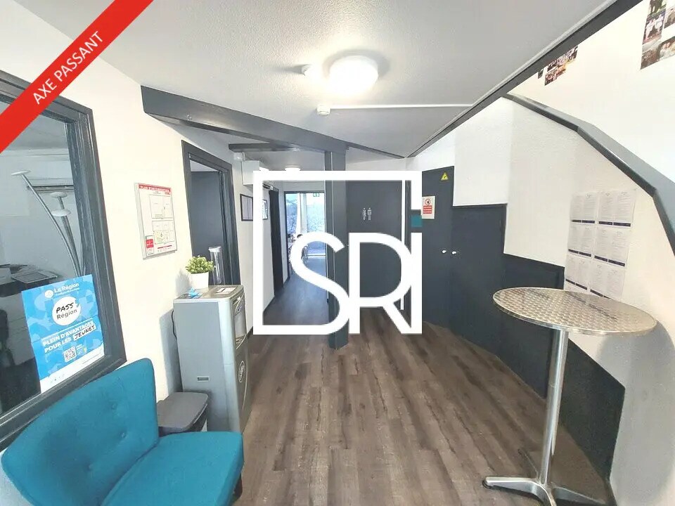 Office in Clermont-Ferrand for lease Interior Photo- Image 1 of 11