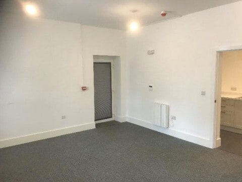 River View, Bridgehouse Ln, Haworth for lease Interior Photo- Image 1 of 3