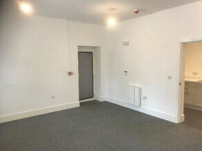 River View, Bridgehouse Ln, Haworth for lease Interior Photo- Image 1 of 3