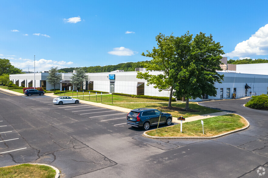 246 Industrial Way W, Eatontown, NJ for lease - Primary Photo - Image 1 of 7