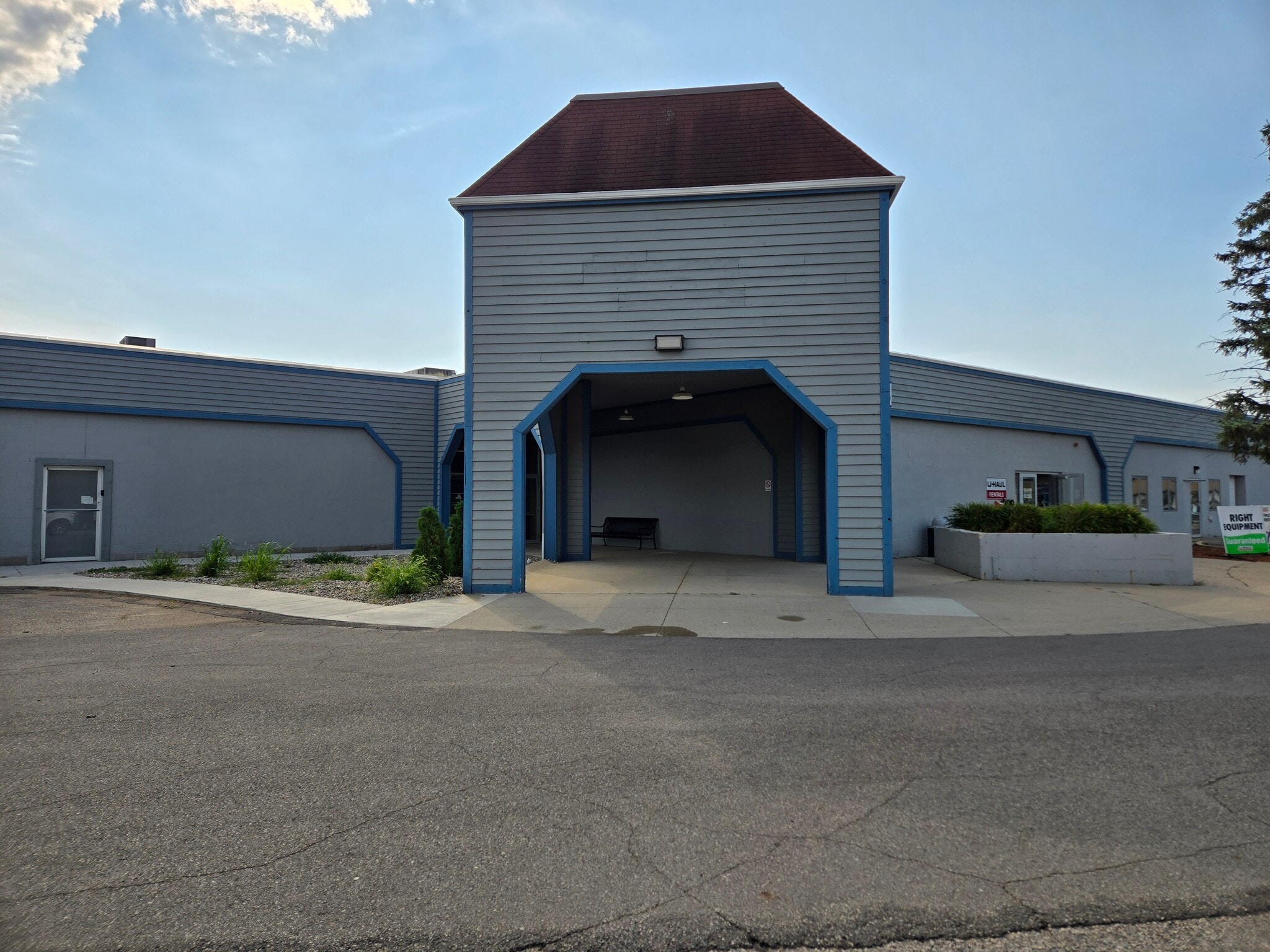 201 Lyndale Ave S, Faribault, MN for lease Interior Photo- Image 1 of 6