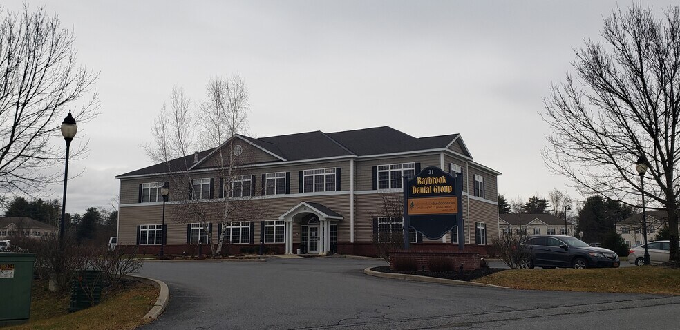 31 Willowbrook Dr, Queensbury, NY for sale - Building Photo - Image 1 of 1