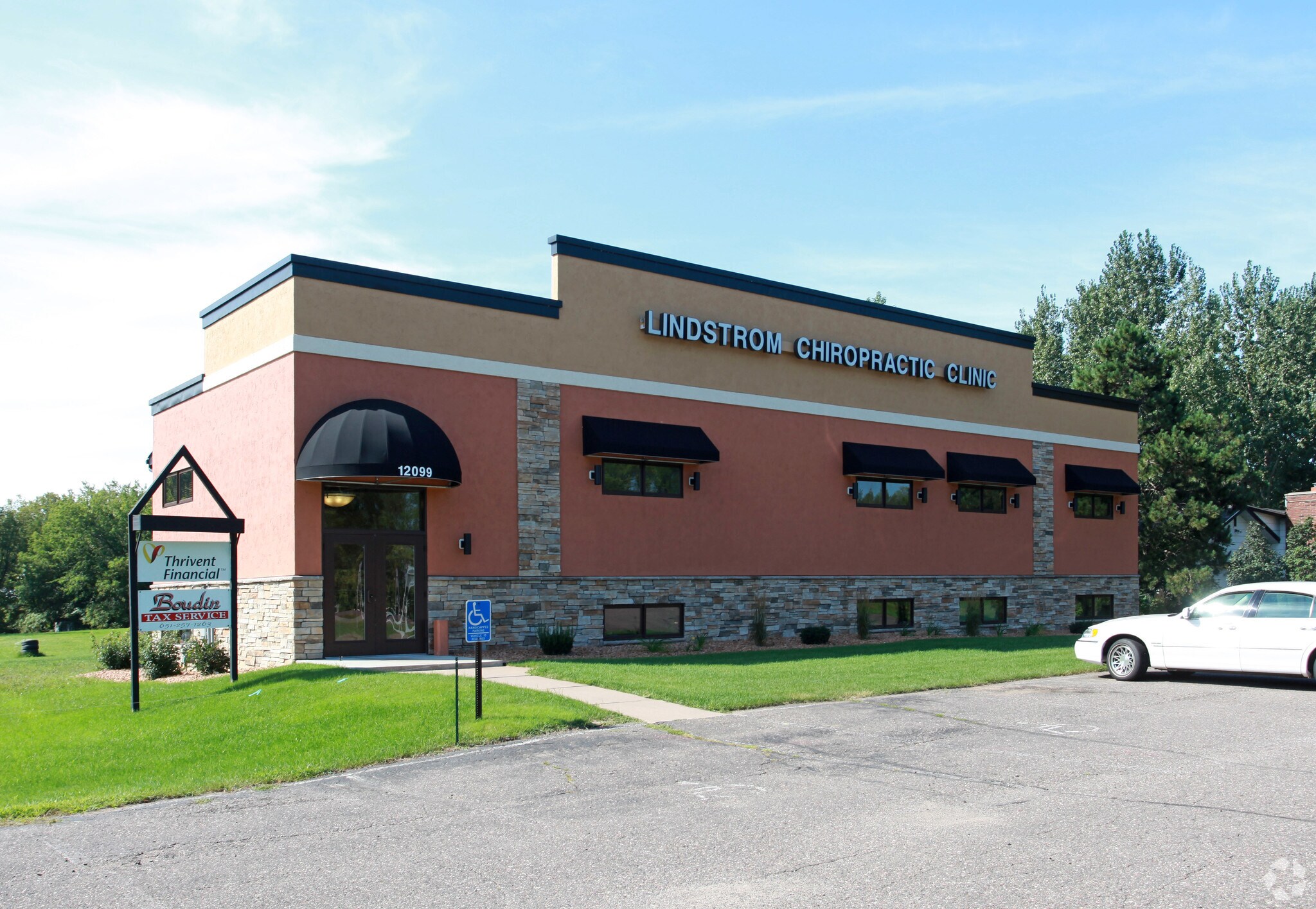 12099 Lake Blvd, Lindstrom, MN for sale Primary Photo- Image 1 of 1