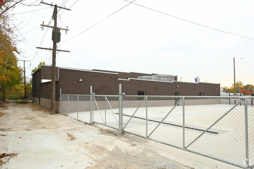 2732 W Davison, Detroit, MI for lease - Building Photo - Image 2 of 7