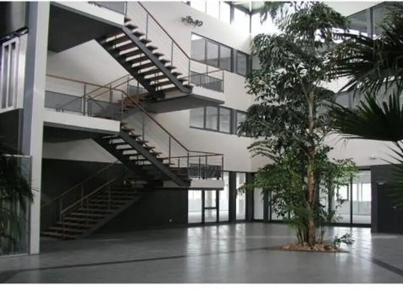 Office in Isneauville for lease - Lobby - Image 2 of 4