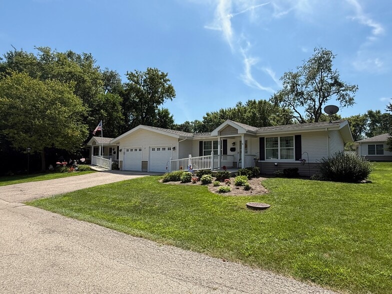 Hearthstone Communities portfolio of 7 properties for sale on LoopNet.com - Building Photo - Image 3 of 4