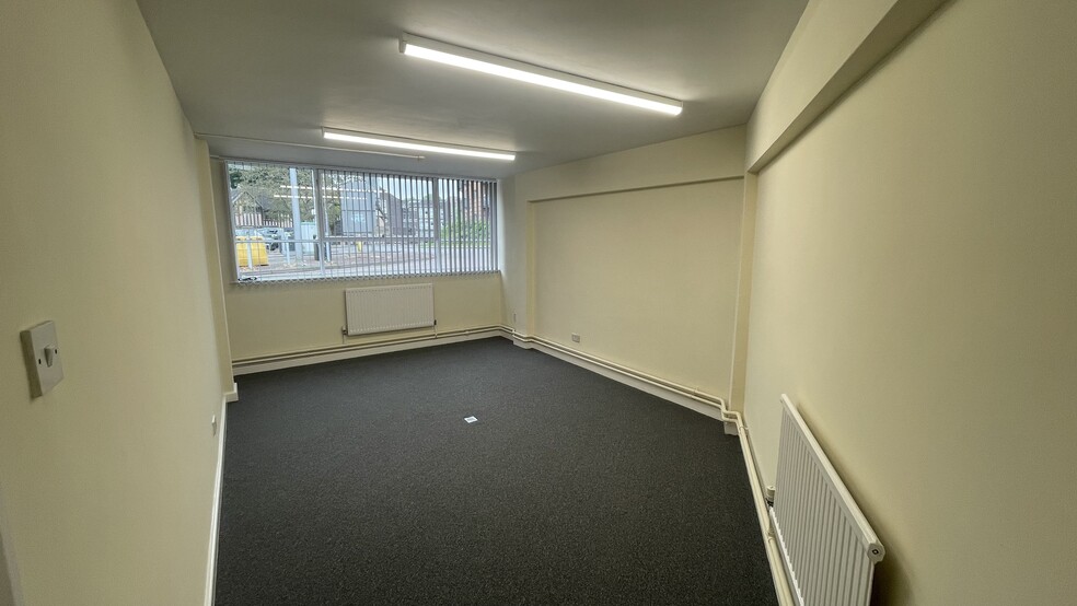 Manor House Dr, Coventry for lease - Building Photo - Image 3 of 10